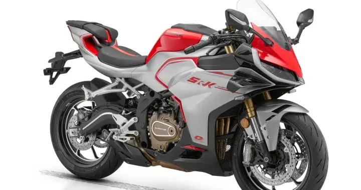 QJMotor SRK 421 RR: 4 cilindri, 77 CV e prezzo sotto i 6.200 euro