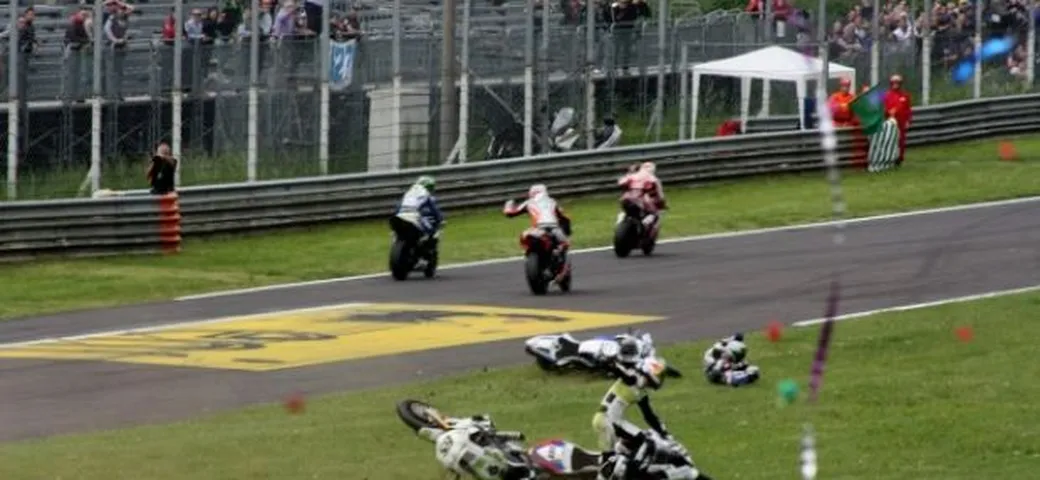Foto del giorno: SBK Monza Crash
