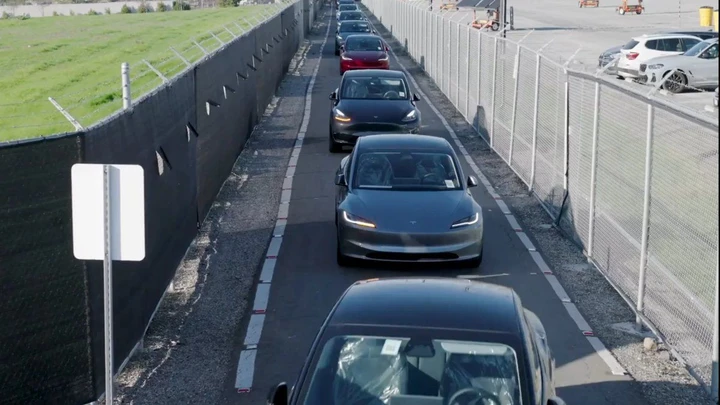 Tesla Cybertruck, stop alla produzione in Texas