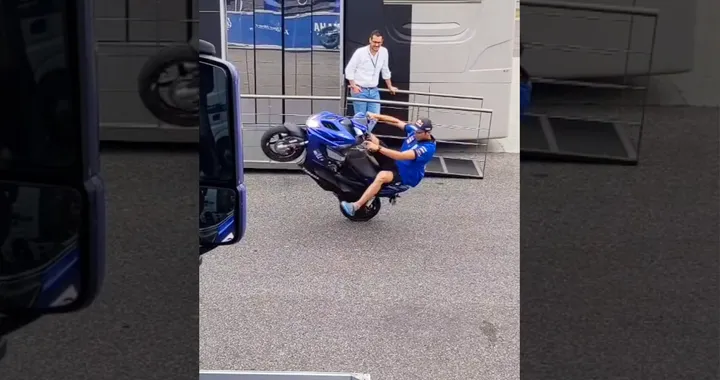 SBK, che show di Toprak Razgatlioglu! Eccolo in azione con lo scooter Yamaha