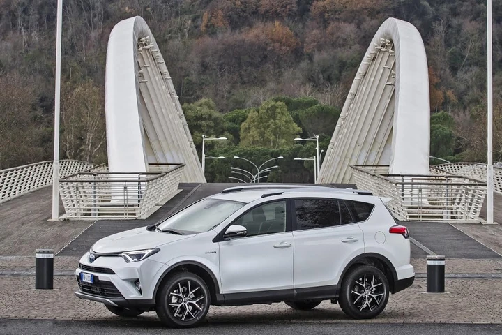 Toyota RAV4 2016: prezzi da 25.500 euro