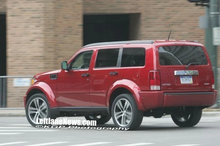 Foto spia: in arrivo una Dodge Nitro SRT-8?