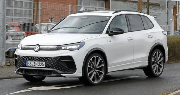 Nuova Volkswagen Tiguan R, sotto il cofano oltre 300 CV