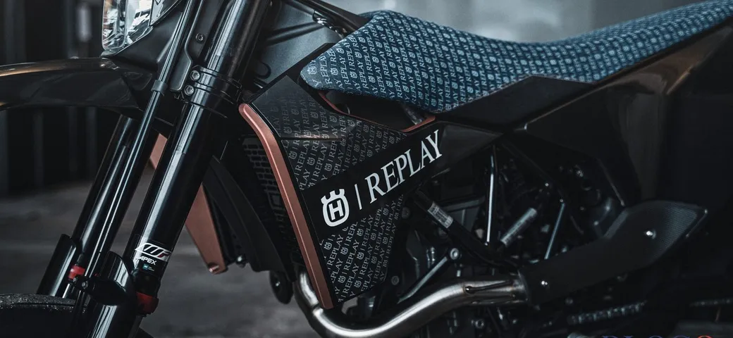 Husqvarna rinnova la partnership con Replay