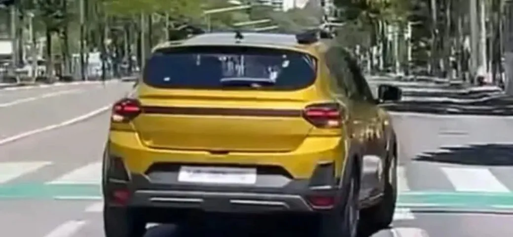 Dacia Sandero, il restyling circola già: ecco il posteriore