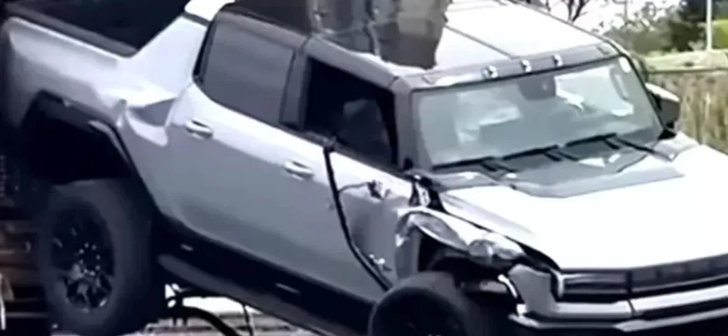 Tentano di rubare Hummer dalla fabbrica, ma il piano va a rotoli