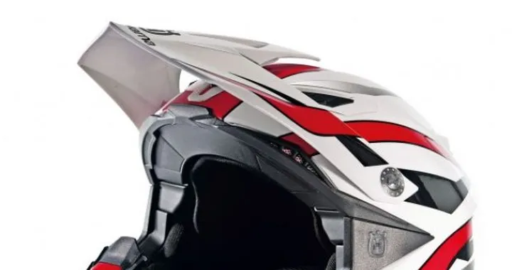 Husqvarna: linea di Abbigliamento e Accessori 2012