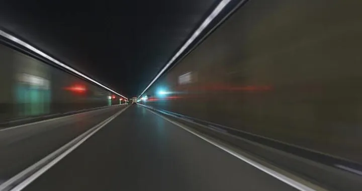 Motociclista compie 47 sorpassi vietati al San Gottardo: maxi sanzione