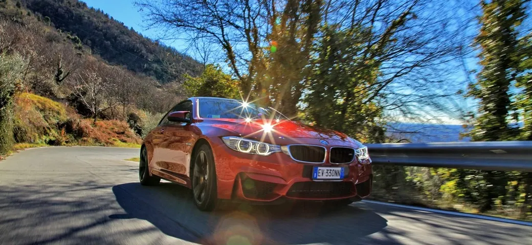 BMW M4: i segreti del motore e il test al banco