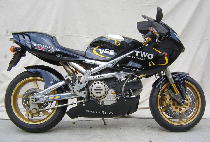 Vee Two Squalo: l’ibrido australiano-italiano che ridefinisce la Ducati 900