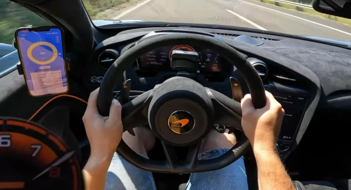 McLaren 765LT fino alla soglia dei 330 km/h sull'Autobahn [Video]