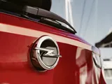 Opel rinuncia al 100% elettrico, avanti con le termiche anche dopo il 2028