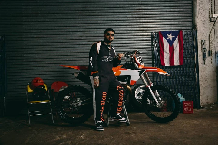 Reebok e Anuel AA lanciano la capsule Sport Love: stile street e identità culturale