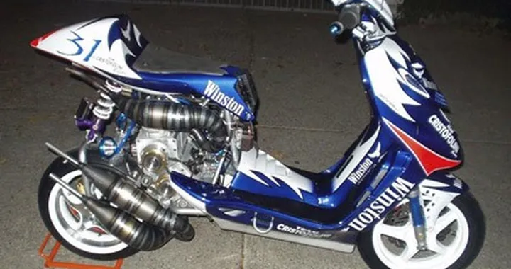 Scooter 350cc V4 da 112cv!