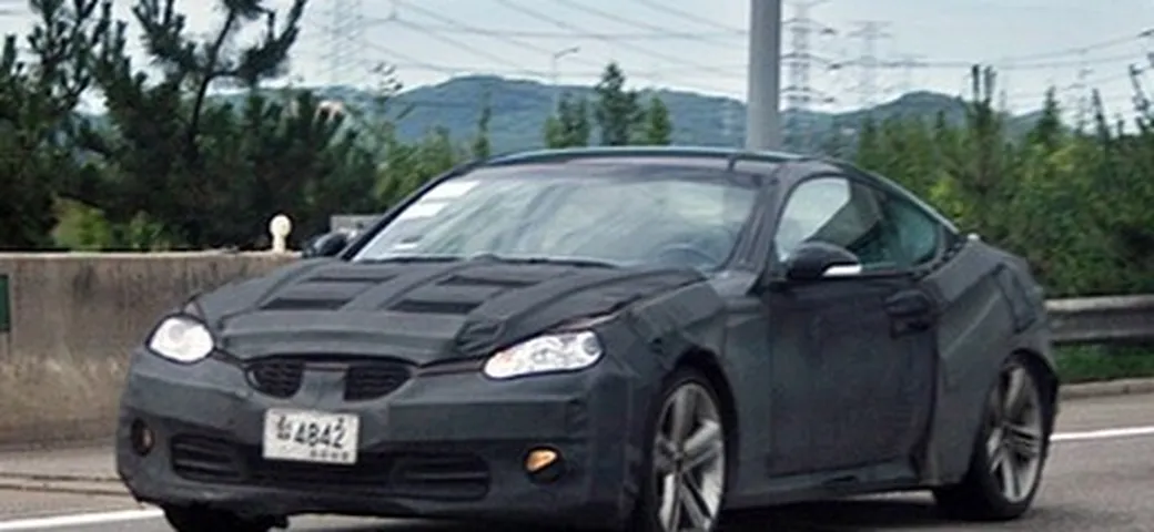 Foto spia: Hyundai coupé con trazione posteriore