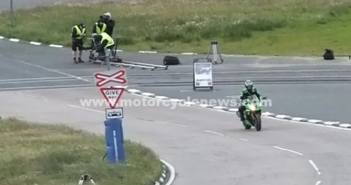 Kawasaki ZX-6R: la nuova versione 2013 'spiata' su un set fotografico