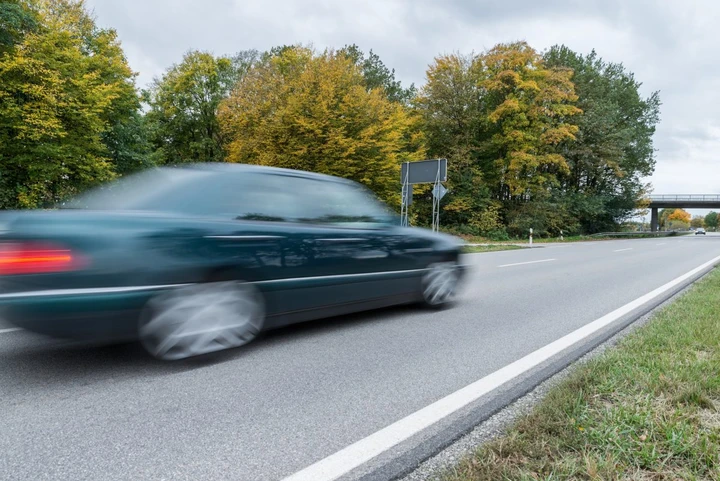Sfreccia a più di 200 km/h sulla strada Statale: l'autovelox lo fulmina