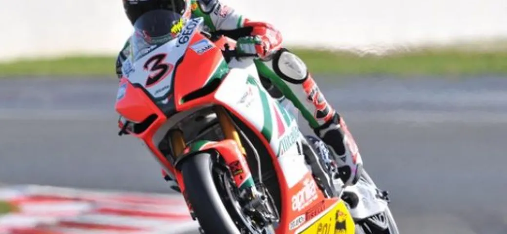 Max Biaggi onora il titolo iridato con un trionfo. Super Aprilia (iridata)!