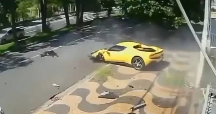 Ferrari 296 GTB, terribile incidente: al volante un dipendente della concessionaria [VIDEO]