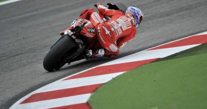 MotoGP: Casey Stoner veloce anche con l'asciutto, sue le FP3 di Motorland