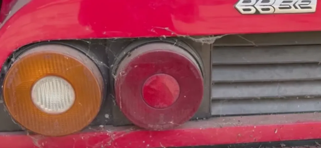 Una Ferrari 512bb oltraggiata, primo lavaggio in 28 anni [VIDEO]
