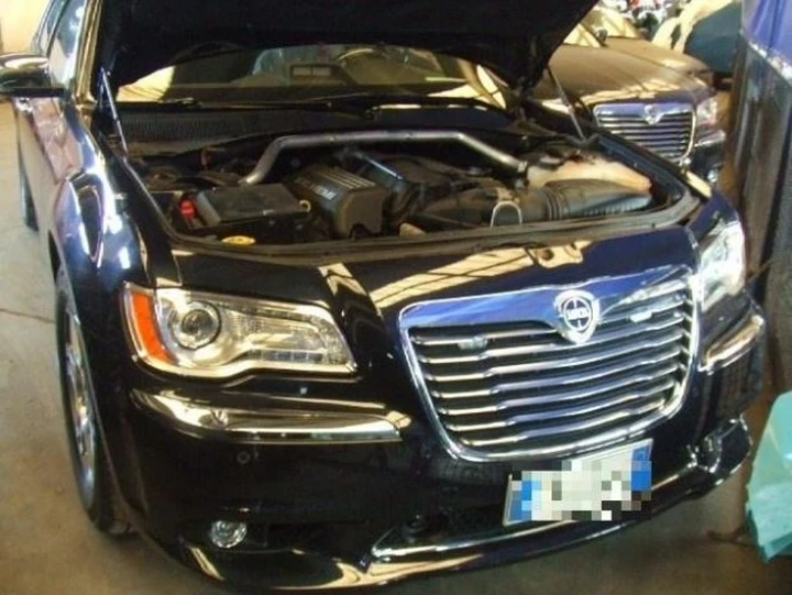 In vendita una Lancia Thema blindata e con motore 6.4 HEMI. Era di Napolitano?