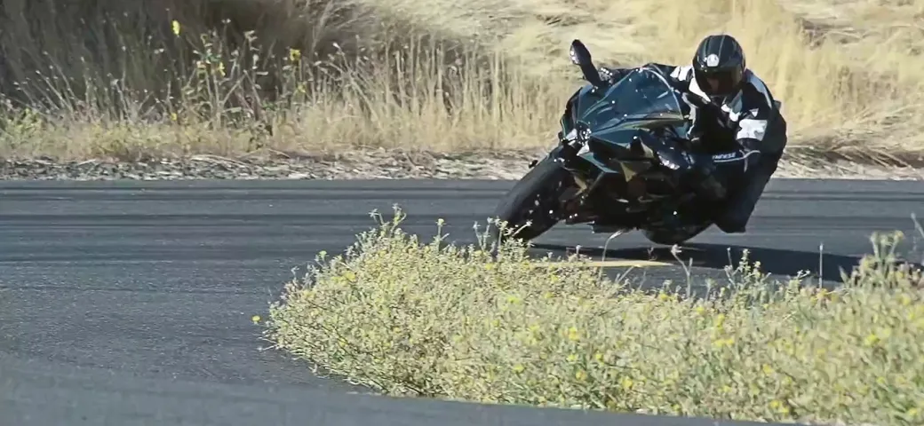 2017 Kawasaki Ninja H2 and Ninja H2 CARBON - Built Beyond Belief