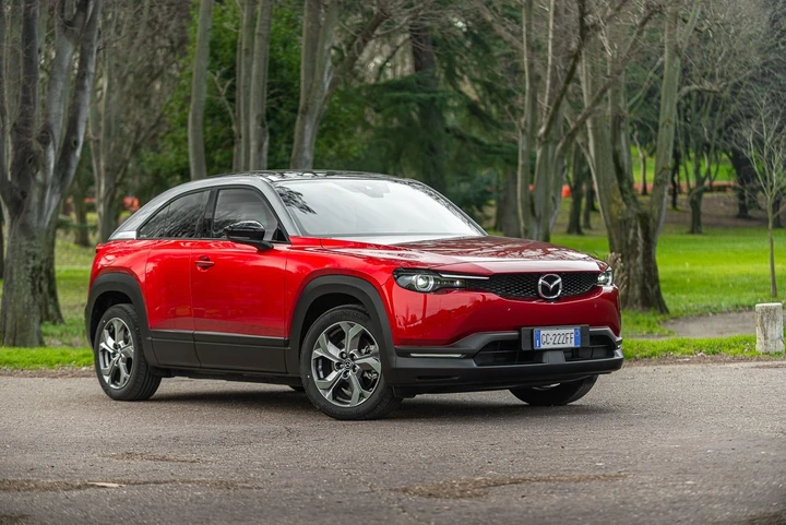Mazda MX-30: consigli di guida e utilizzo dell’auto elettrica