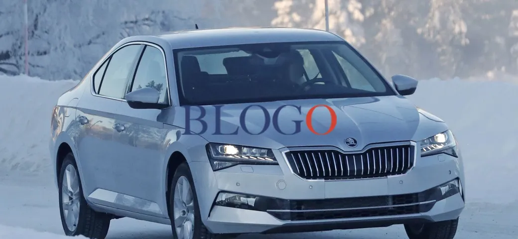 Skoda Superb: foto spia nuova serie sulla neve