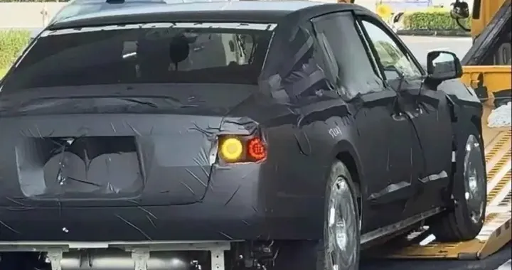 La berlina elettrica che guarda a Rolls-Royce: porte speciali e lusso estremo