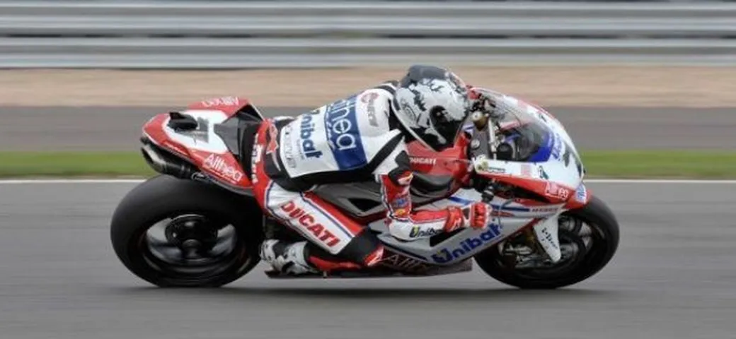 WSBK: Carlos Checa subito in testa nelle prime libere del Nurburgring
