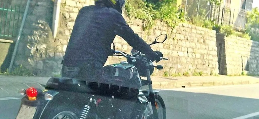 Moto Guzzi V7 e V9 Racer 2017: nuove foto spia