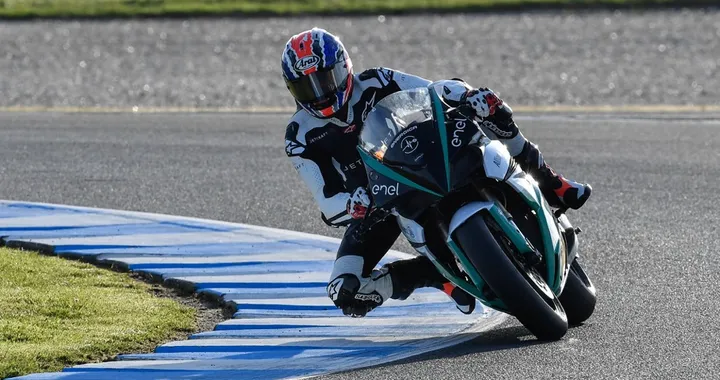 Mick Doohan a Philipp Island per il demo lap su Energica Ego Corsa