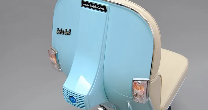 Bel &amp; Bel Chair: una sedia che celebra l'amore per la Vespa