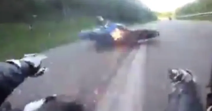 Spaventoso incidente con una Suzuki GSX-R750 [Video]
