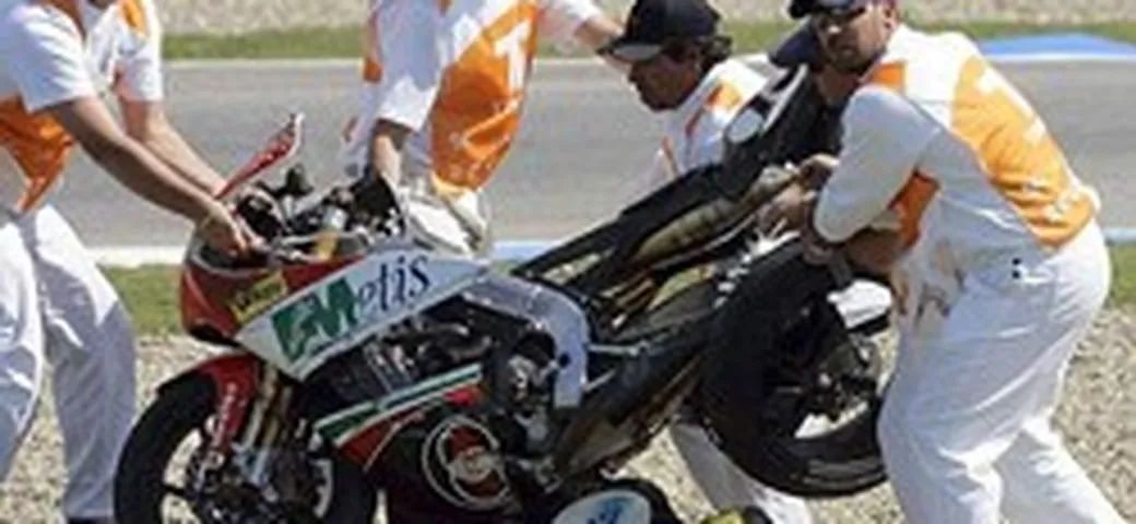 250: Brutta caduta per Locatelli