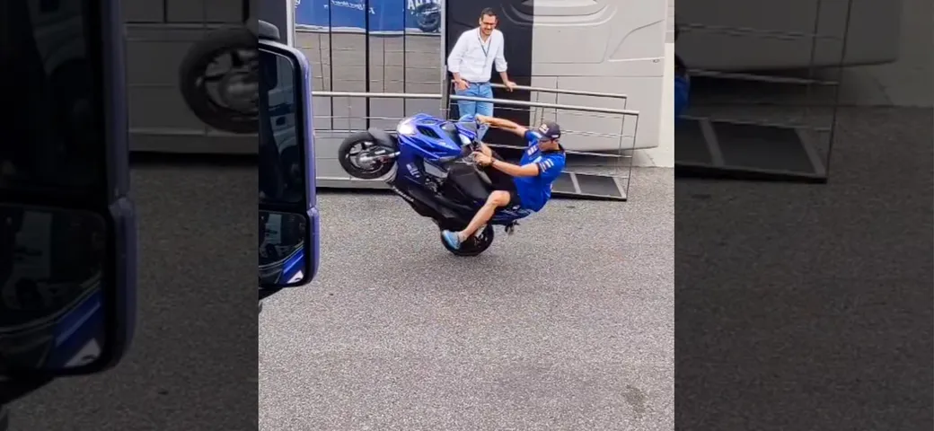 SBK, che show di Toprak Razgatlioglu! Eccolo in azione con lo scooter Yamaha