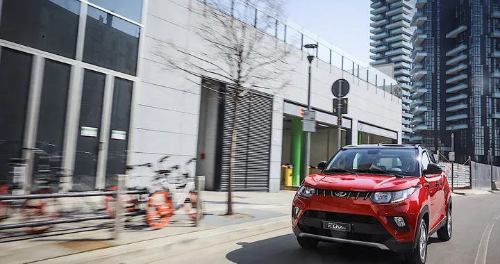 Mahindra Kuv100: primo contatto