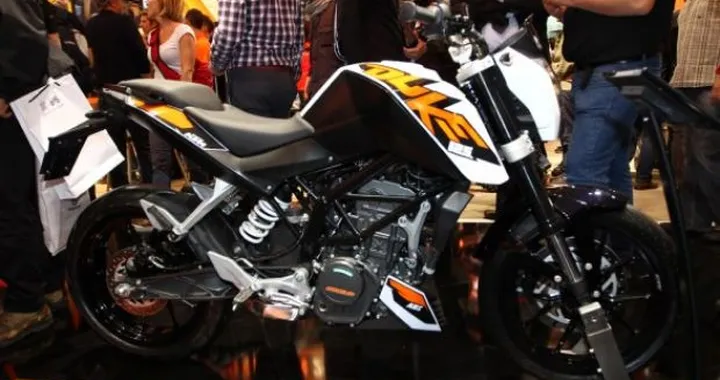 KTM 125 e 200 Duke ora con ABS - Salone EICMA di Milano