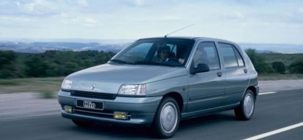 Renault Clio: l'utilitaria francese compie 20 anni