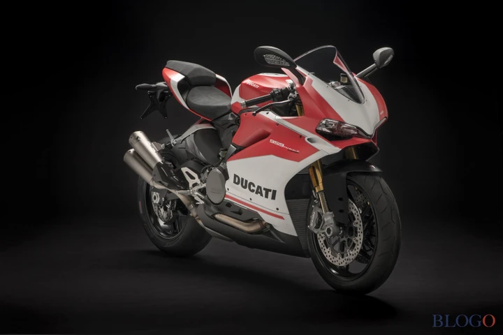 Ducati 959 Panigale Corse: la media si fa grande