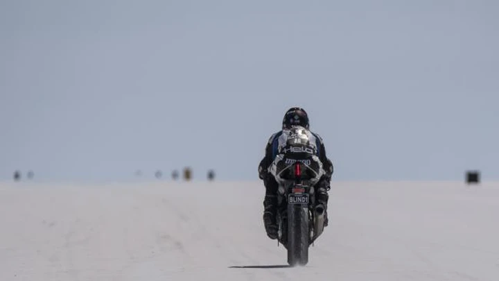 Un rider non vedente tenta di battere un record