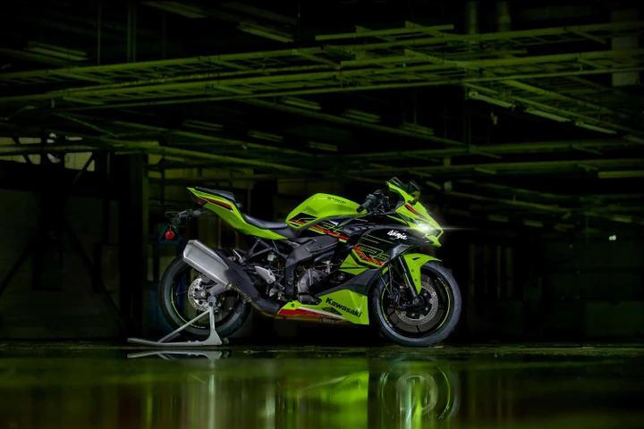 Kawasaki Ninja ZX-4R: supersportiva 4 cilindri da 400 cc e 80 cv