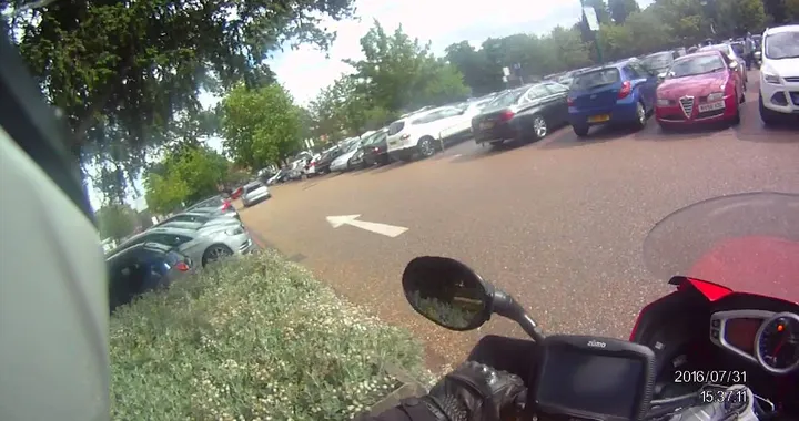 Dimentica il blocca-disco e ... cade a terra!