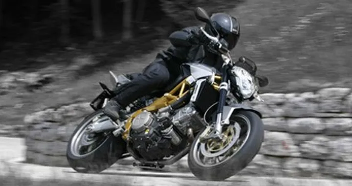 Aprilia Shiver 750, tocca a voi provarla