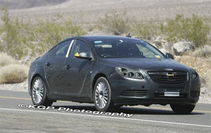 Foto spia: Opel Vectra (Saturn Aura) nel deserto americano