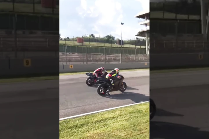 Sfida in casa Ducati, MotoE Vs. MotoGP: il video della partenza