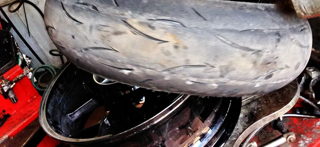 Pneumatici moto: quando vanno sostituiti?