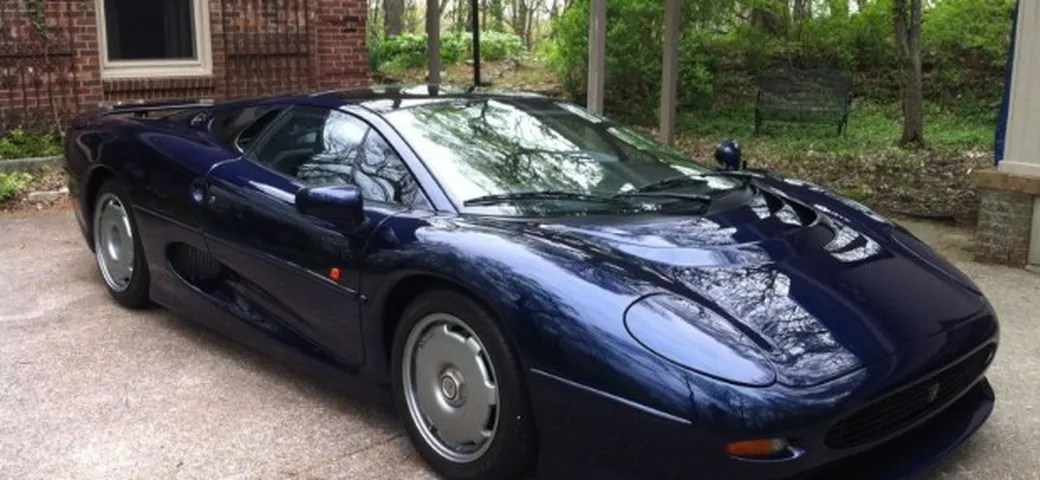 Jaguar XJ220: l'ultimo esemplare venduto su eBay