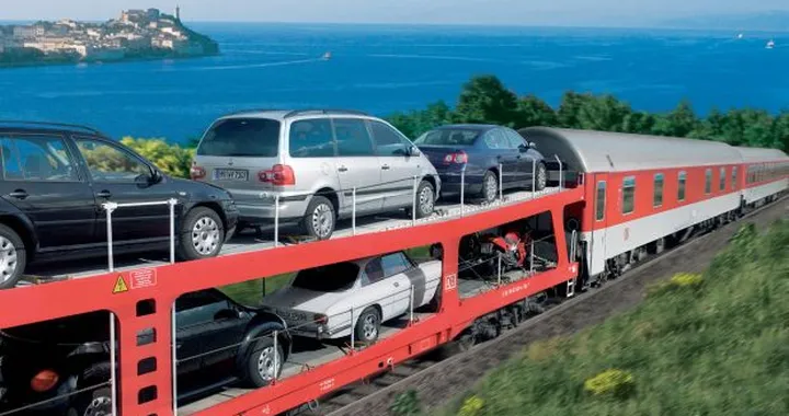 Le Ferrovie tedesche staccano la spina da AutoZug. Addio al servizio auto più treno